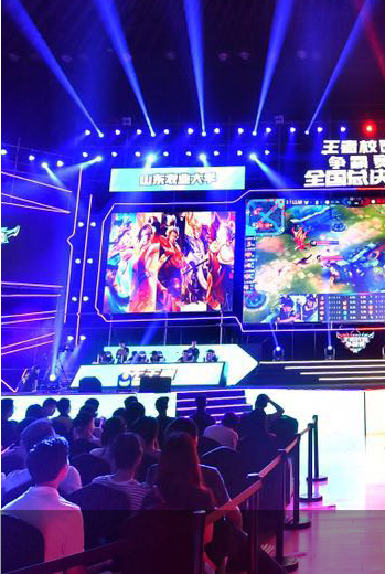 并在比赛中 并在比赛中