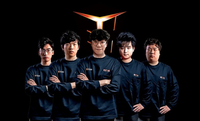 表现出了强 表现出了强